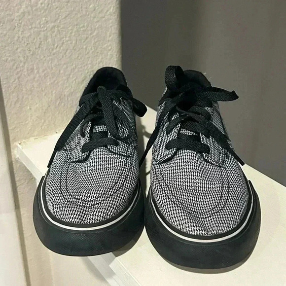 NIKE SB CLUTCH PRM TRAINERS BLACK/WHITE 807409-017 SIZE 4Y - Picture 8 of 11